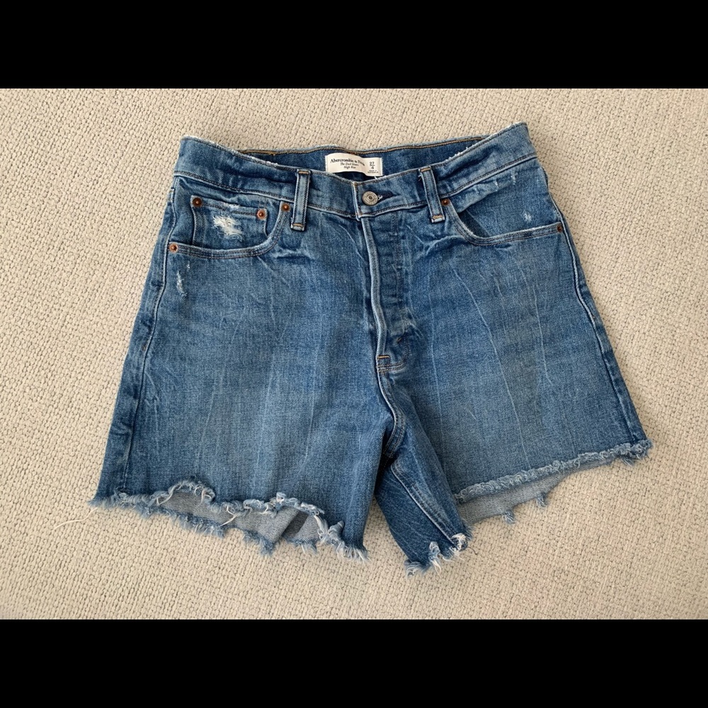 Abercrombie and fitch high rise dad shorts.
